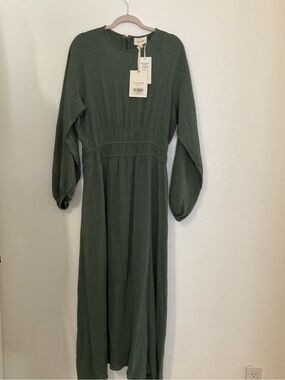 Relaxed Olive Green Long-Sleeve Midi Dress by Veiled